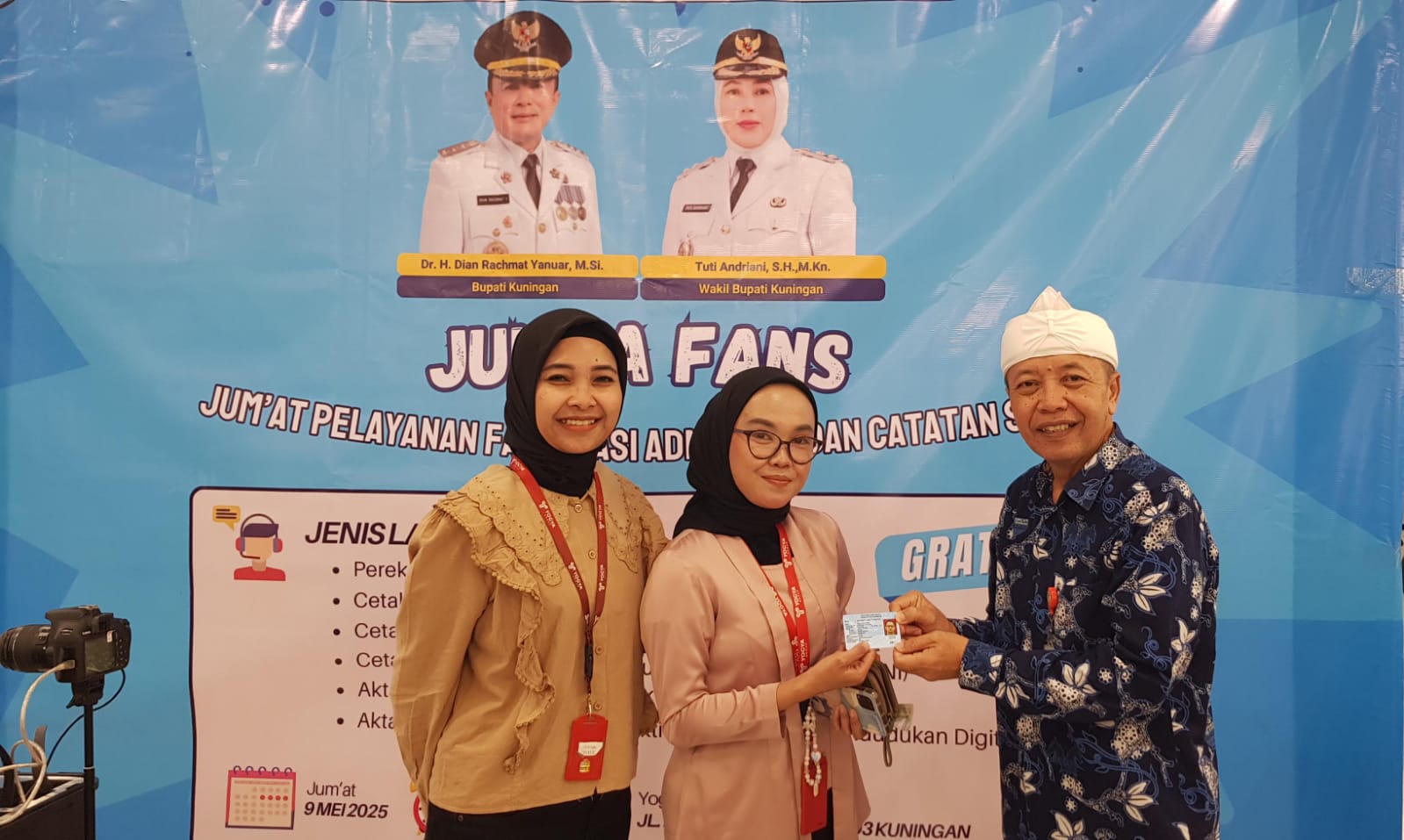 DUKCAPIL JUMPA FANS (JUM\'AT PELAYANAN FASILITASI ADMINDUK DAN CATATAN SIPIL)